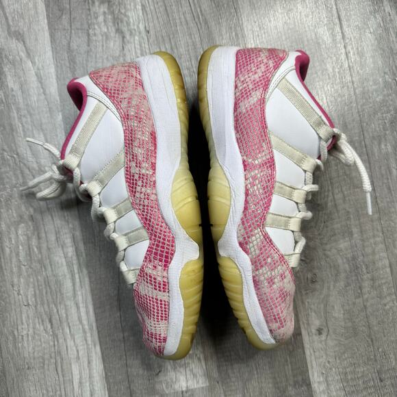 Nike Air Jordan 11 Retro Low Pink Snakeskin Women's Size 8 1/2 AH7860-106 - Picture 2 of 9